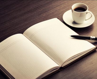 الفرق بين كتابة قصص الأطفال والرواية والسيناريو: تحليل شامل